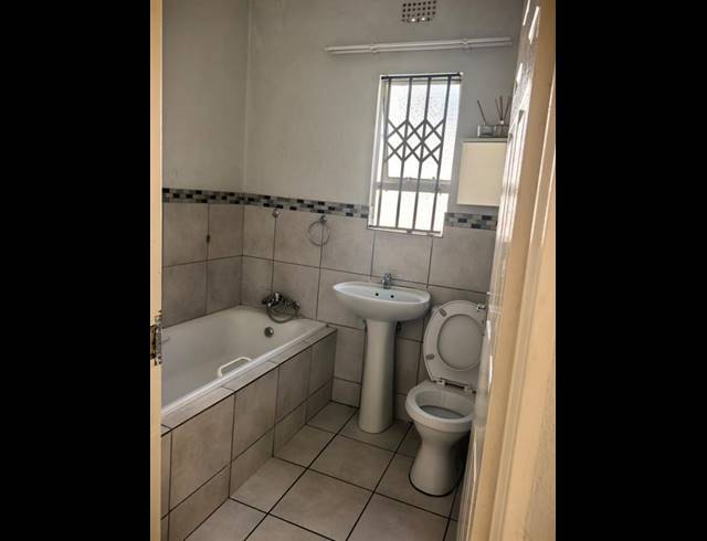 3 BEDROOM HOUSE FOR SALE IN BLUE HILLS